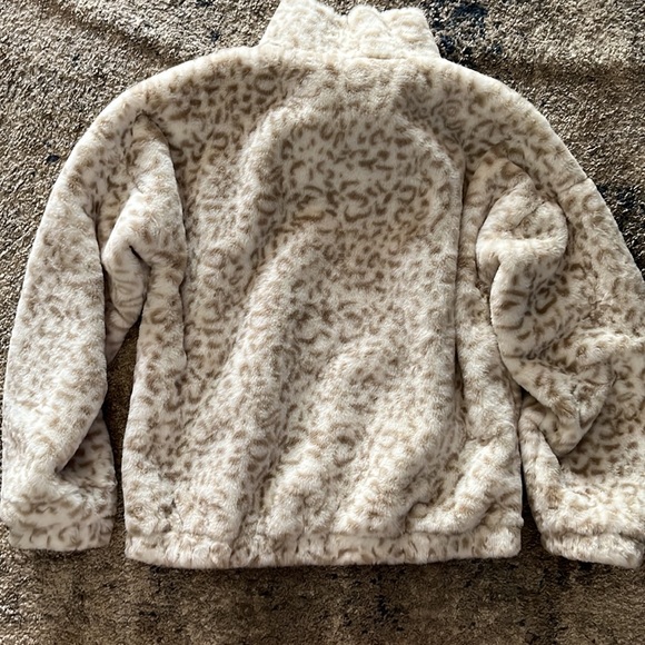 Brand New Super cute Cheetah Pullover - Picture 5 of 6